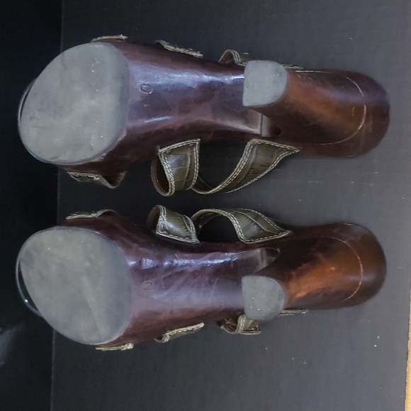 Gabriella Rocha "Denyella" Green Leather and Wood Sandals. Size 10. - Picture 6 of 10